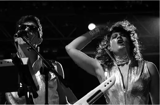 11_06_The_Peaches2