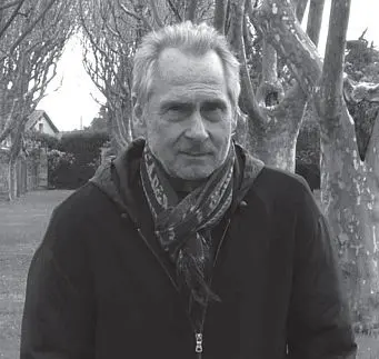 12VzdyckyJsemBylOutsider_JonHassell2