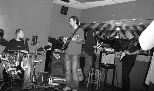 4_Z_prizemi_Zlodeji_usi