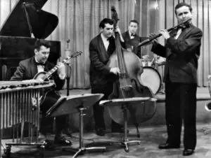 Jan Konopásek jako flétnista se Studiem 5 v kavárně Vltava, 1959. (Archiv Jana Konopáska)